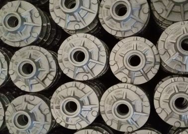 Η ρίψη σιδήρου για Forklift την οπίσθια πλήμνη φορτηγών τελειώνει με την ακριβή διάσταση